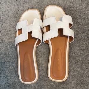 White leather flat sandal
